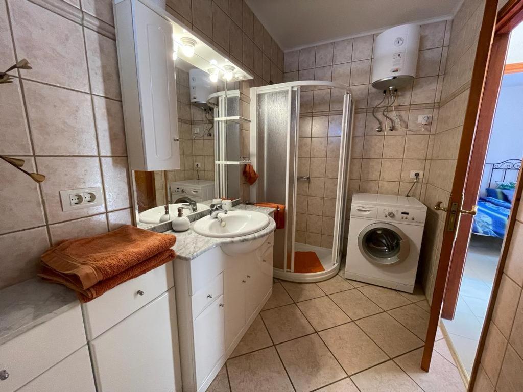 The White Dragos With Ocean View - Ac -Inttv - Pool Apartment Tias